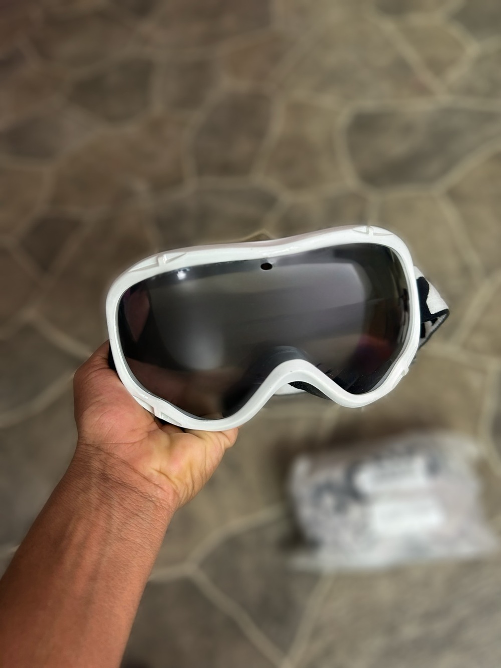 Universal White Smartphone VR Headset with Black Foam Cushion